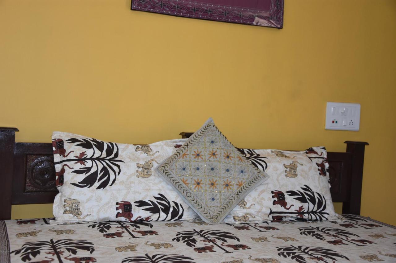 Hotel Tulsi Palace Пушкар Экстерьер фото