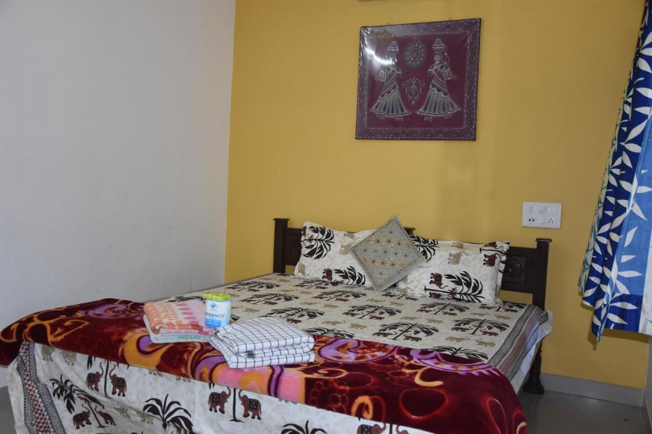 Hotel Tulsi Palace Пушкар Экстерьер фото